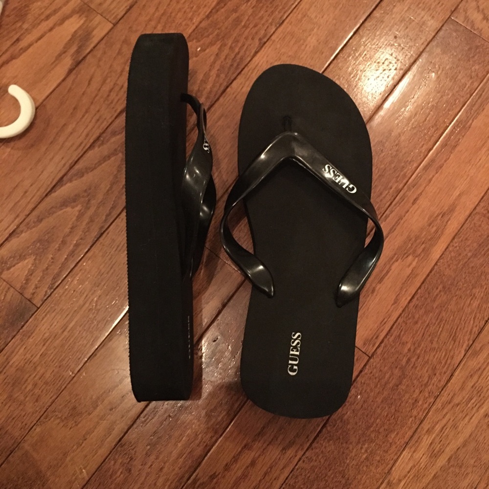 Guess size 10 slipper